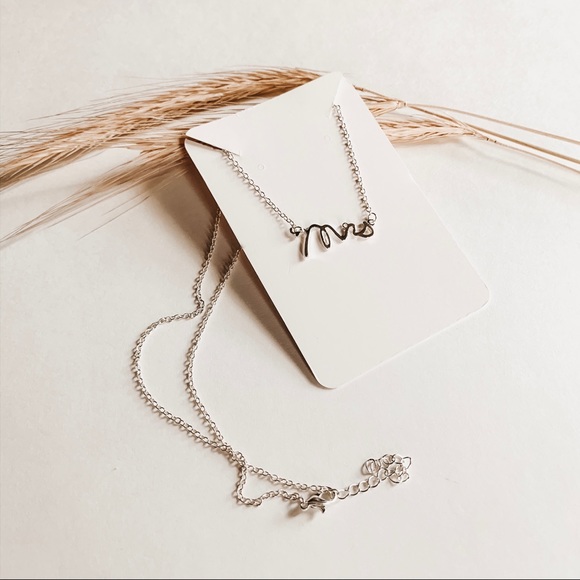 Mrs Pendant Necklace Silver - Picture 2 of 2